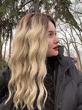 Snapshot of KikiWatson chatting on 12.21.24 KikiWatson online show from 12.21.24