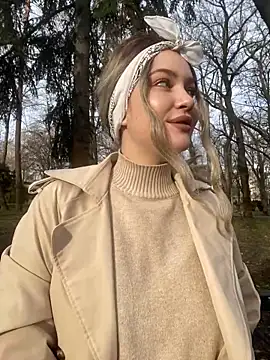 Snapshot of KikiWatson chatting on 12.23.24 KikiWatson online show from 12.23.24