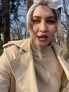 Snapshot of KikiWatson chatting on 12.23.24 KikiWatson online show from 12.23.24