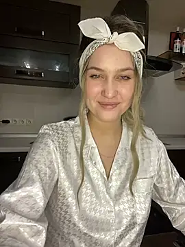 Snapshot of KikiWatson chatting on 12.23.24 KikiWatson online show from 12.23.24