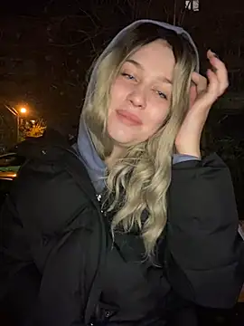 Snapshot of KikiWatson chatting on 12.24.24 KikiWatson online show from 12.24.24