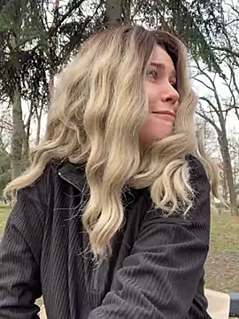 Snapshot of KikiWatson chatting on 12.25.24 KikiWatson online show from 12.25.24