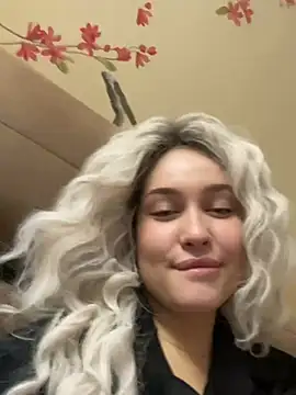 Snapshot of KikiWatson chatting on 01.05.25 KikiWatson online show from 01.05.25