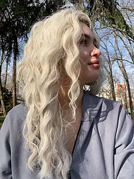 Snapshot of KikiWatson chatting on 01.08.25 KikiWatson online show from 01.08.25