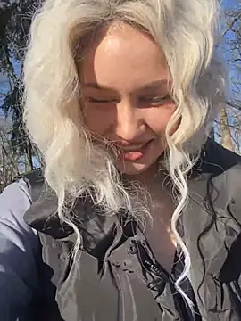 Snapshot of KikiWatson chatting on 01.10.25 KikiWatson online show from 01.10.25