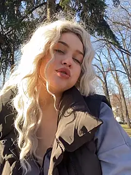 Snapshot of KikiWatson chatting on 01.10.25 KikiWatson online show from 01.10.25