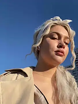 Snapshot of KikiWatson chatting on 01.11.25 KikiWatson online show from 01.11.25