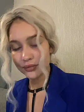 Snapshot of KikiWatson chatting on 01.19.25 KikiWatson online show from 01.19.25