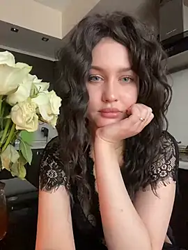 Snapshot of KikiWatson chatting on 02.06.25 KikiWatson online show from 02.06.25