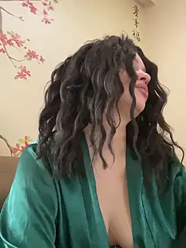 Snapshot of KikiWatson chatting on 02.16.25 KikiWatson online show from 02.16.25