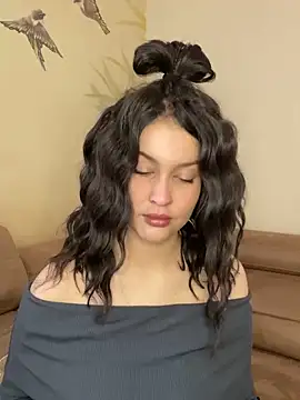 Snapshot of KikiWatson chatting on 02.22.25 KikiWatson online show from 02.22.25