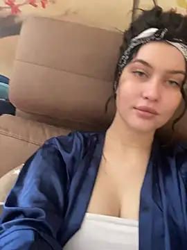 Snapshot of KikiWatson chatting on 02.28.25 KikiWatson online show from 02.28.25