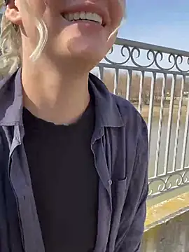 Snapshot of KikiWatson chatting on 03.09.25 KikiWatson online show from 03.09.25