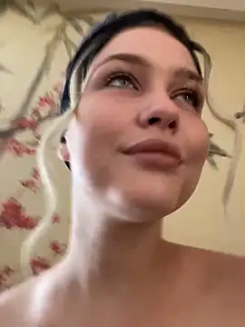 Snapshot of KikiWatson chatting on 03.14.25 KikiWatson online show from 03.14.25