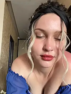 Snapshot of KikiWatson chatting on 03.15.25 KikiWatson online show from 03.15.25