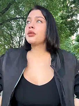 Snapshot of KikiWatson chatting on 09.13.25 KikiWatson online show from 09.13.25