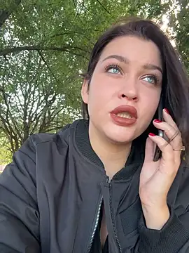 Snapshot of KikiWatson chatting on 09.14.25 KikiWatson online show from 09.14.25