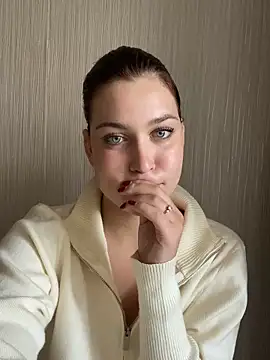 Snapshot of KikiWatson chatting on 10.04.25 KikiWatson online show from 10.04.25