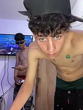 LatinBoysxxx online show from 01.04.25