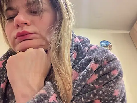 Snapshot of SkyAdelina241 chatting on 01.20.25 SkyAdelina241 online show from 01.20.25