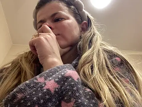 Snapshot of SkyAdelina241 chatting on 01.23.25 SkyAdelina241 online show from 01.23.25