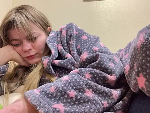 Snapshot of SkyAdelina241 chatting on 02.01.25 SkyAdelina241 online show from 02.01.25