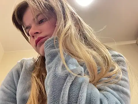 Snapshot of SkyAdelina241 chatting on 02.04.25 SkyAdelina241 online show from 02.04.25