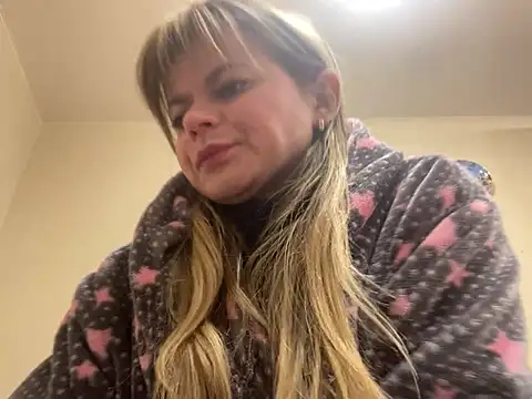 Snapshot of SkyAdelina241 chatting on 02.10.25 SkyAdelina241 online show from 02.10.25