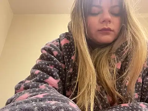 Snapshot of SkyAdelina241 chatting on 02.19.25 SkyAdelina241 online show from 02.19.25