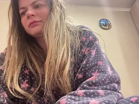 Snapshot of SkyAdelina241 chatting on 03.12.25 SkyAdelina241 online show from 03.12.25