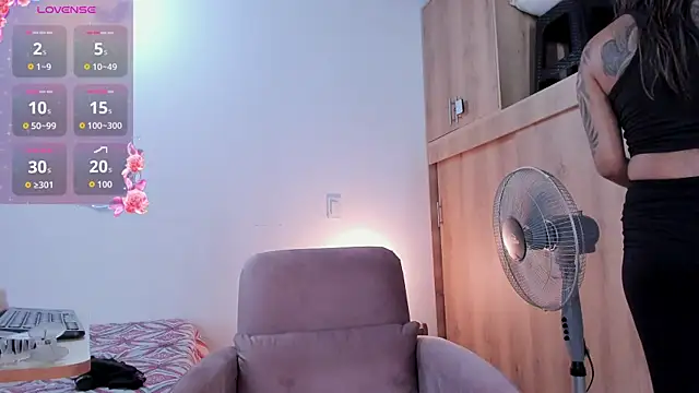 medussa13  online show from 11.04.25