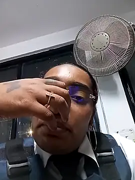 Cinnamon-Skin online show from 12.04.24