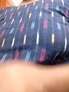 Snapshot of sneha_telugu_girl chatting on 12.27.24 sneha telugu girl online show from 12.27.24