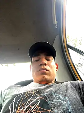 Snapshot of stiven-p23 chatting on 10.29.25 stiven-p23 online show from 10.29.25