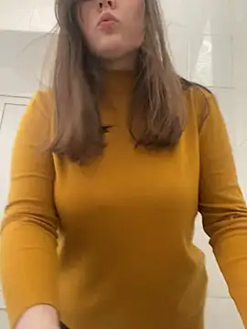 Snapshot of Topvi_ chatting on 12.13.24 Topvi  online show from 12.13.24