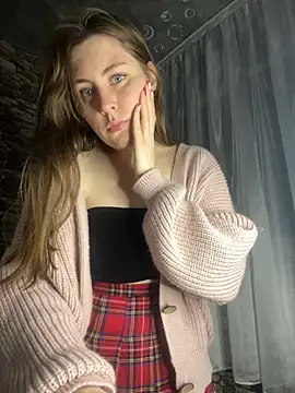 Snapshot of Topvi_ chatting on 12.27.24 Topvi  online show from 12.27.24