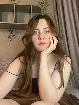 Snapshot of Topvi_ chatting on 02.13.25 Topvi  online show from 02.13.25