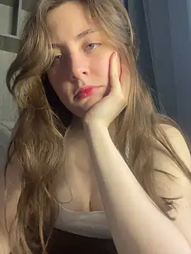 Snapshot of Topvi_ chatting on 02.16.25 Topvi  online show from 02.16.25