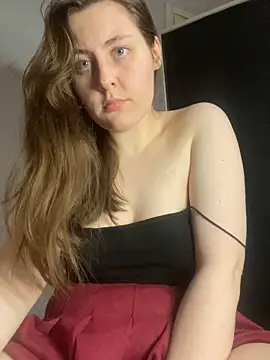 Snapshot of Topvi_ chatting on 02.18.25 Topvi  online show from 02.18.25