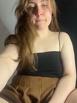 Snapshot of Topvi_ chatting on 02.20.25 Topvi  online show from 02.20.25