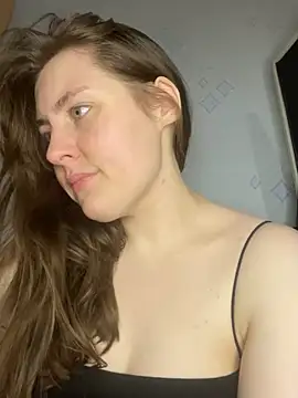 Snapshot of Topvi_ chatting on 02.21.25 Topvi  online show from 02.21.25