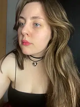 Snapshot of Topvi_ chatting on 02.26.25 Topvi  online show from 02.26.25