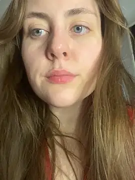 Snapshot of Topvi_ chatting on 03.11.25 Topvi  online show from 03.11.25