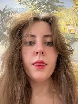 Snapshot of Topvi_ chatting on 10.18.25 Topvi  online show from 10.18.25