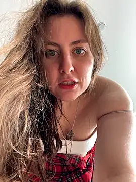 Snapshot of Topvi_ chatting on 10.24.25 Topvi  online show from 10.24.25