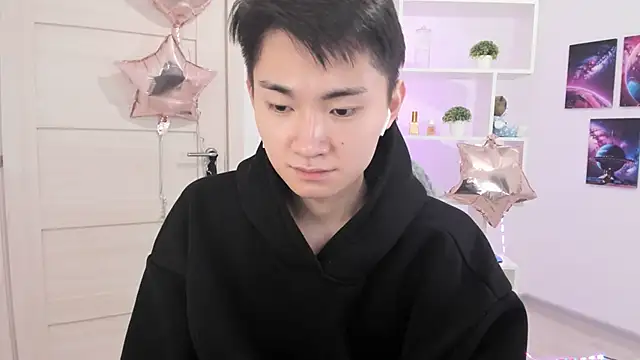 Snapshot of Miram_Yu chatting on 12.08.24 Miram Yu online show from 12.08.24