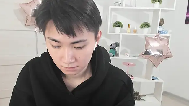 Snapshot of Miram_Yu chatting on 12.11.24 Miram Yu online show from 12.11.24