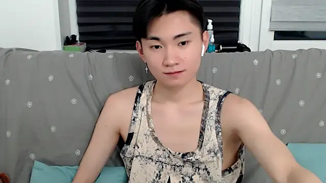 Snapshot of Miram_Yu chatting on 01.04.25 Miram Yu online show from 01.04.25