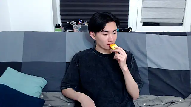 Snapshot of Miram_Yu chatting on 01.26.25 Miram Yu online show from 01.26.25