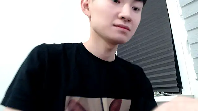 Snapshot of Miram_Yu chatting on 10.01.25 Miram Yu online show from 10.01.25
